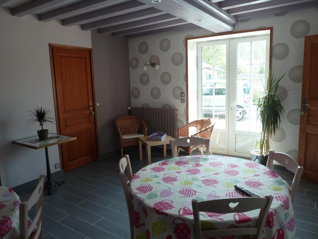 Bed and Breakfast Les Volets Bleus Saint-Martin-des-Entrees Экстерьер фото