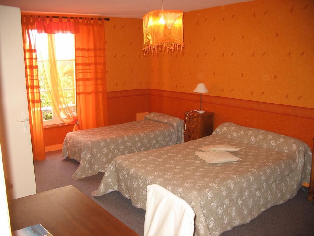 Bed and Breakfast Les Volets Bleus Saint-Martin-des-Entrees Номер фото